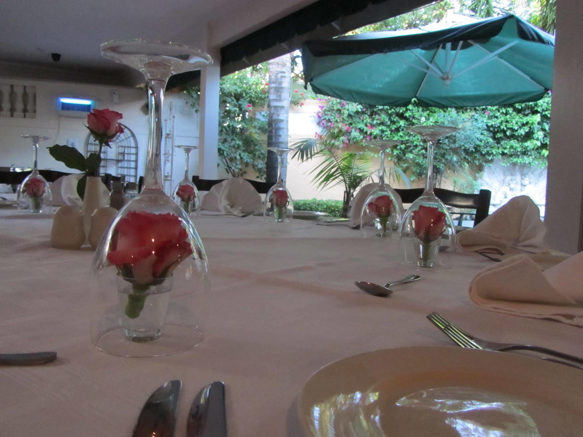 Little Tuscany Boutique Hotel Johannesburg Bagian luar foto