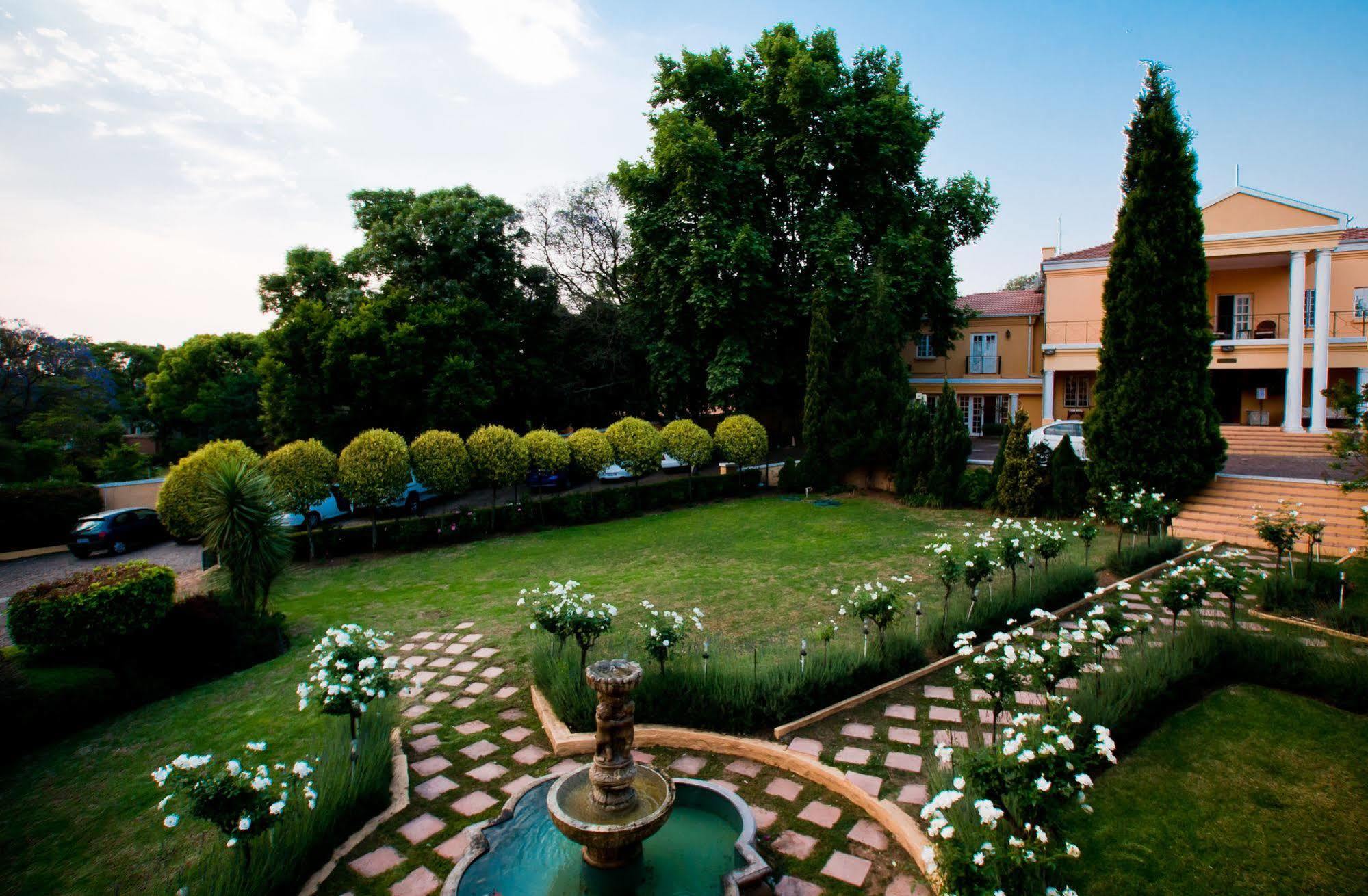 Little Tuscany Boutique Hotel Johannesburg Bagian luar foto